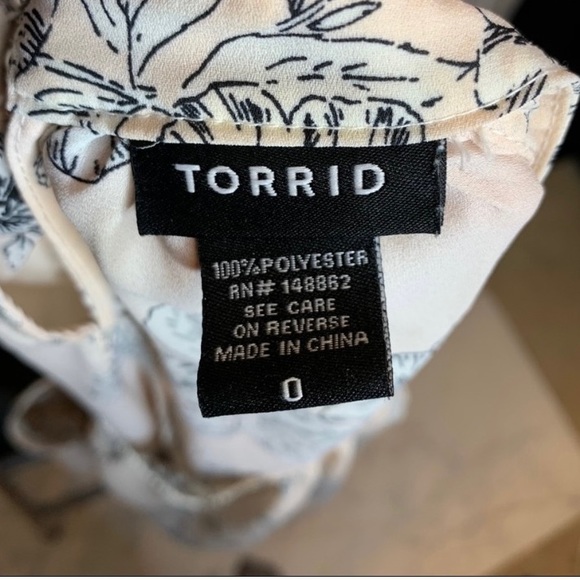 Torrid | Floral Print Pastel Pink Blouse - Picture 8 of 11